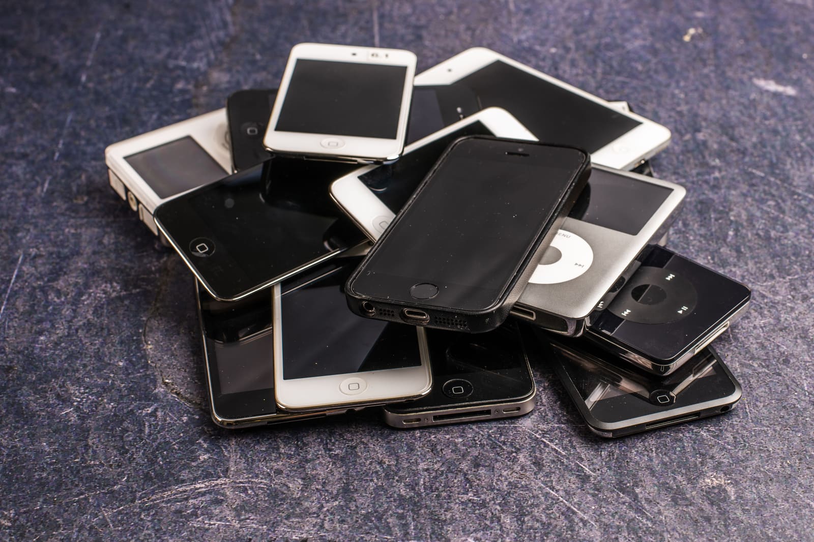 Bulk lot of assorted used mobile devices ready for wholesale